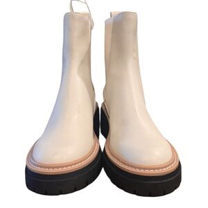 Elegant Cream-Colored Winter Boots